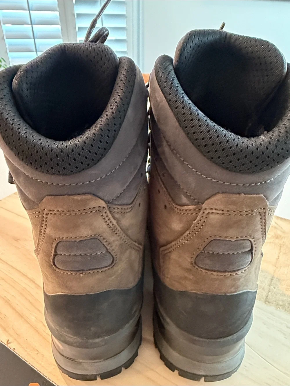 Lowa sturdy leather